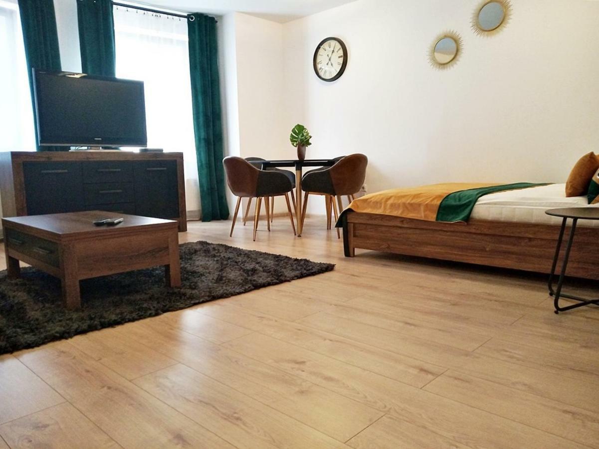 Апартаменты Downtown Studio Зелёна-Гура Экстерьер фото