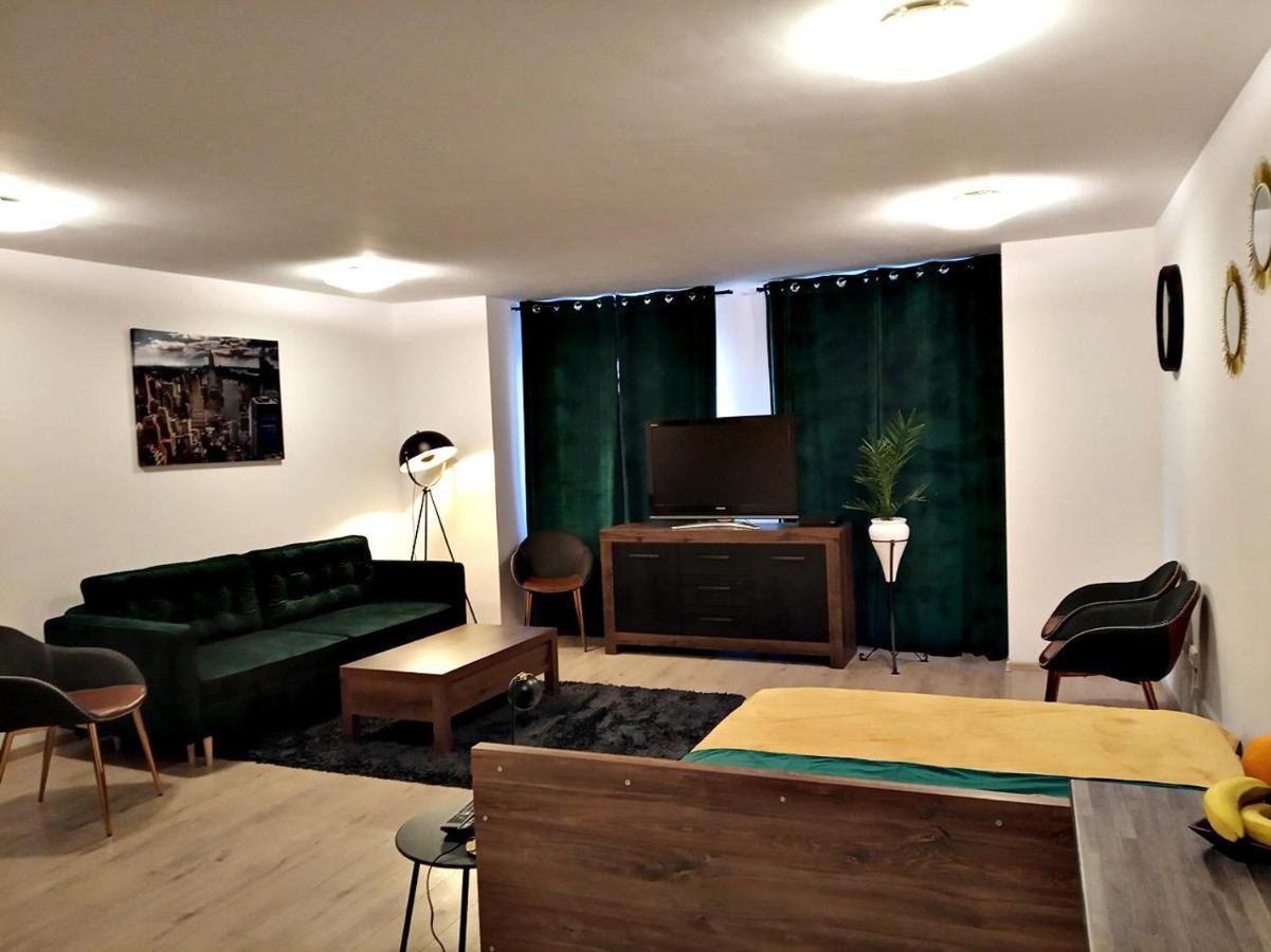Апартаменты Downtown Studio Зелёна-Гура Экстерьер фото